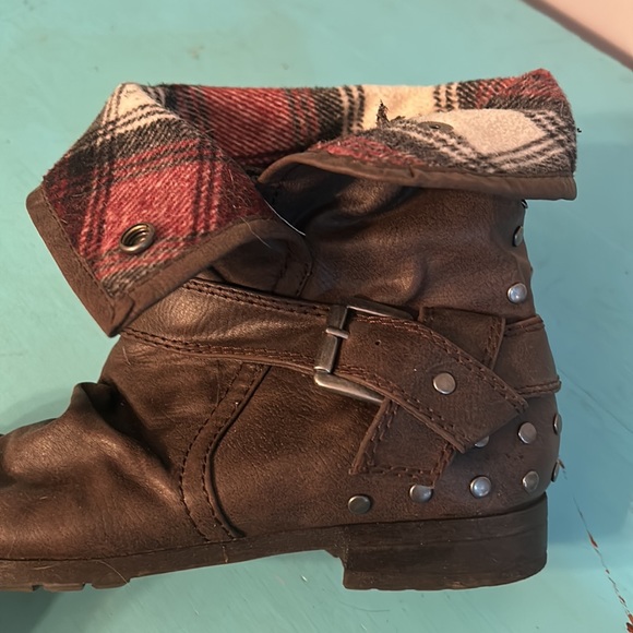 Short Flannel Boots - Picture 3 of 5
